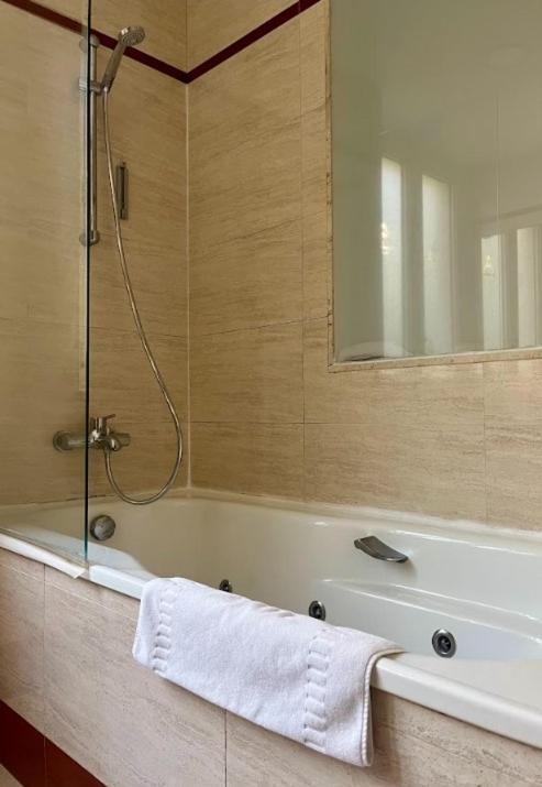 Hotel Spa La Central - Adults Only Maçanet de Cabrenys Eksteriør billede